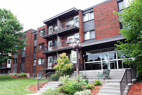 241 Boul. Riel, Gatineau, QC J8Y 5Z4 — photo 1
