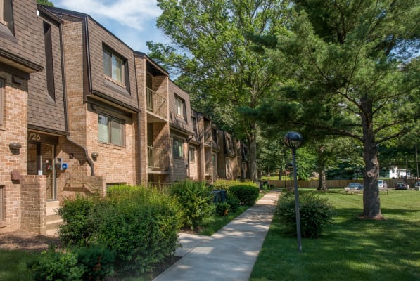 West Wood Oaks Apartments property