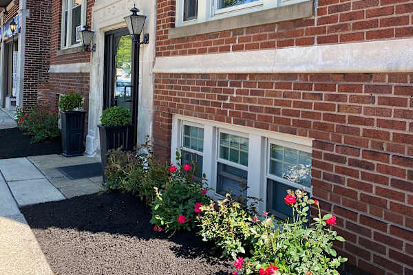 Larchmont Apartments property