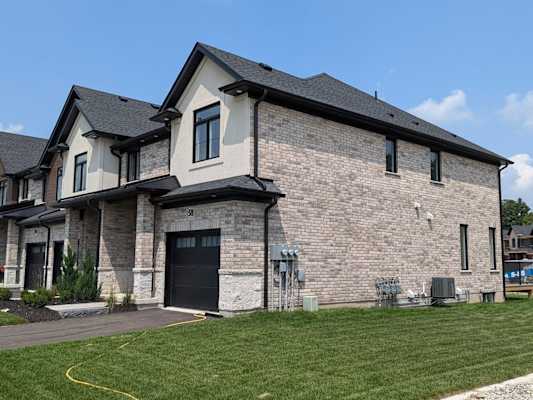 40 Walker Rd Townhouses property