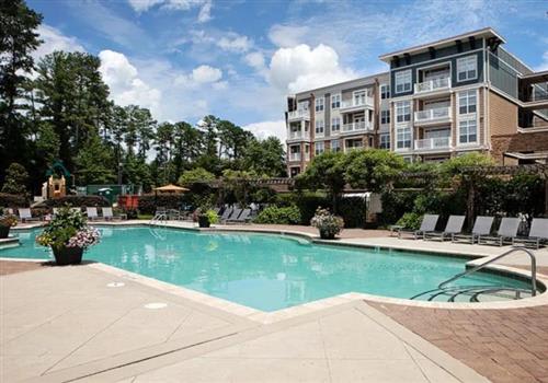 Weston Lakeside Apartments property