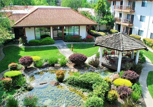 Roseville Commons Senior Living property