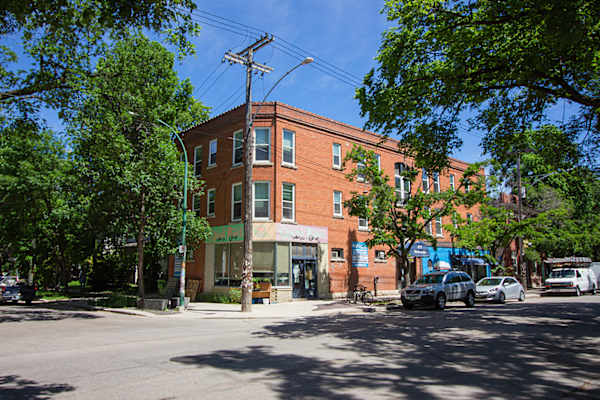 875 Westminster Apartment property