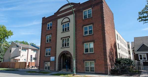 370 Stradbrook Apartment property