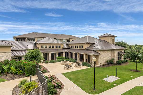 Crescent Pointe Apartments property