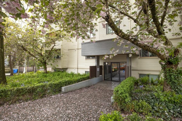 1925 Woodland Drive Apartments property