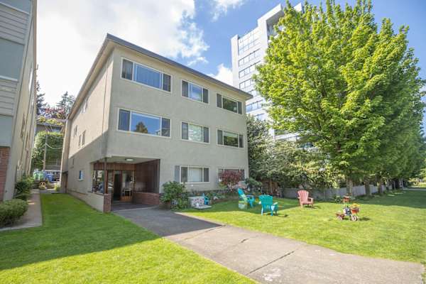 Gauntlett Manor property