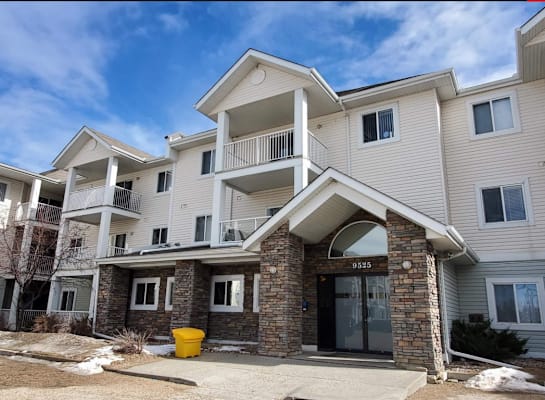 Park Place Eaux Claires Condo property