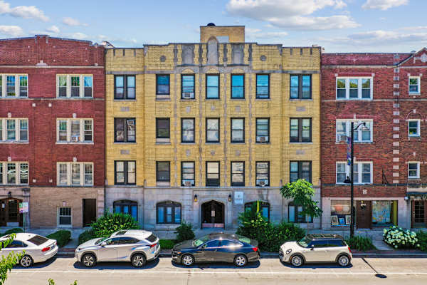 Evelyn Apartments property