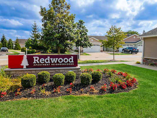 Redwood Perrysburg Woodmont Drive property