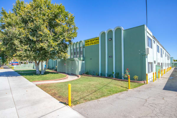 Roscoe Apartments property
