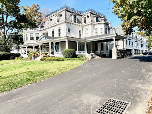 Wall Street Manor-Manor House property