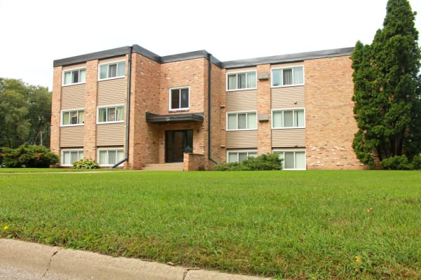 8940 Wentworth Apartments property