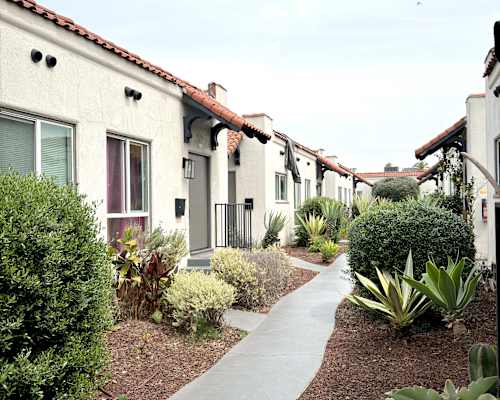 328 N Kingsley Dr property