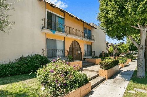 326 W Queen St property