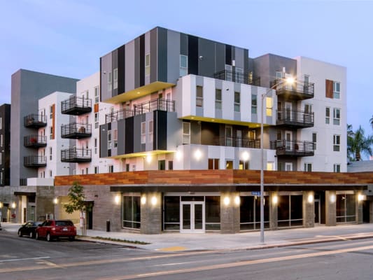 5400 Hollywood Family Apartments property