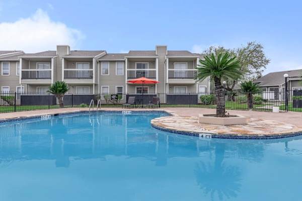 Royal Wildewood Manor Apartments property