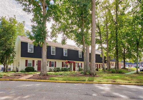 Stratford Hills Apartment and Townhomes property