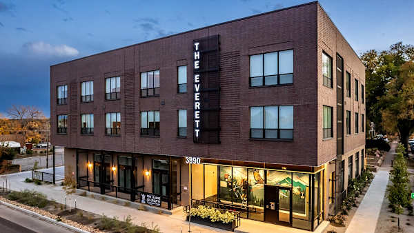 The Everett property