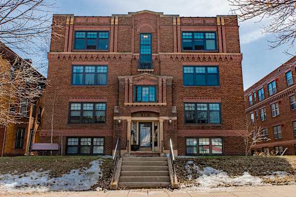 610 Summit Apartments property