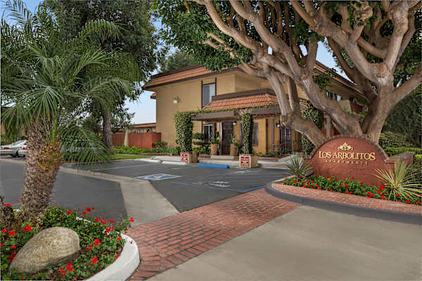 Los Arbolitos Huntington Beach Apartments property