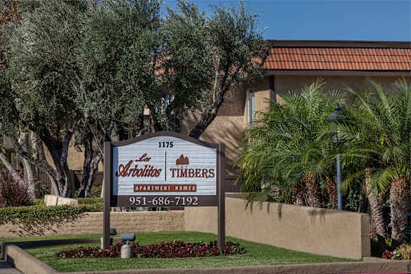 Los Arbolitos Riverside Apartments property