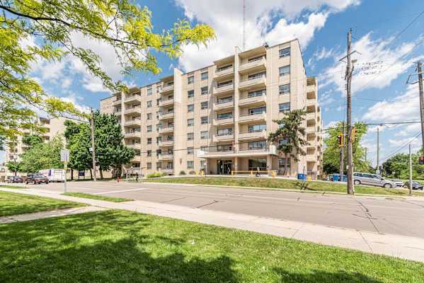 Wilshire East Apartments property