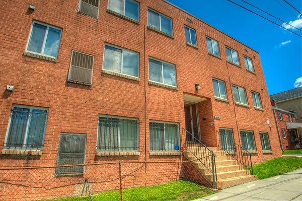 1225 50TH PL NE property