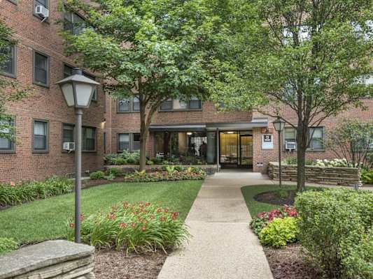 5550 S Dorchester property