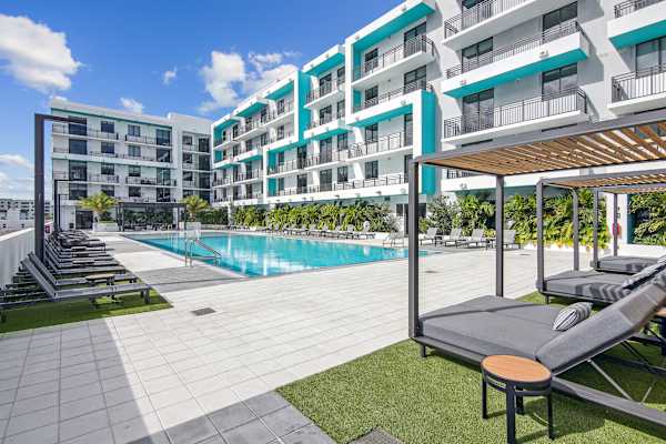 Hollywood Heights on the Boulevard property