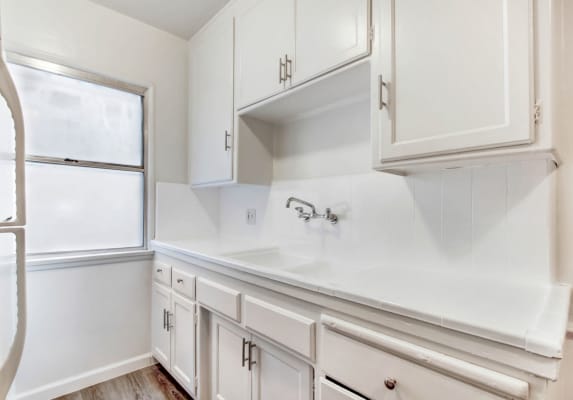 Oxford Avenue Apartments property