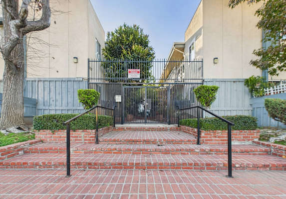 Buffalo Sherman Oaks Apartments in Sherman Oaks