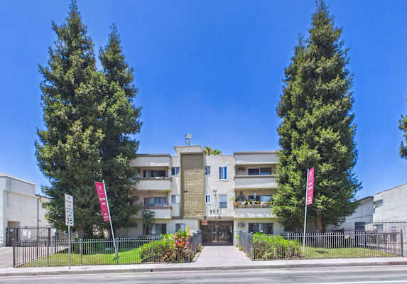 Sepulveda Manhattan Apartments property