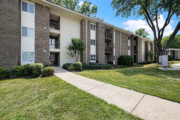 Tysons Glen Apartments and Townhomes property