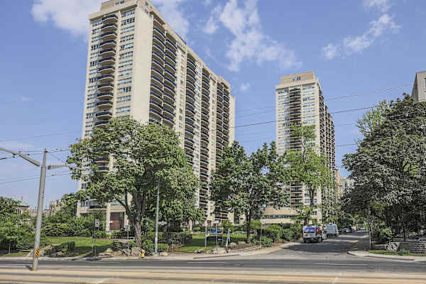 400 Walmer Road property