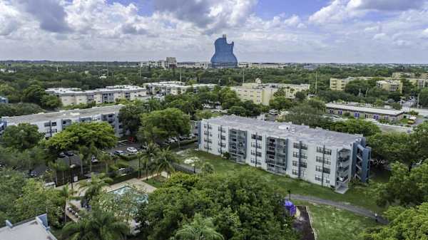 Club at Emerald Waters property
