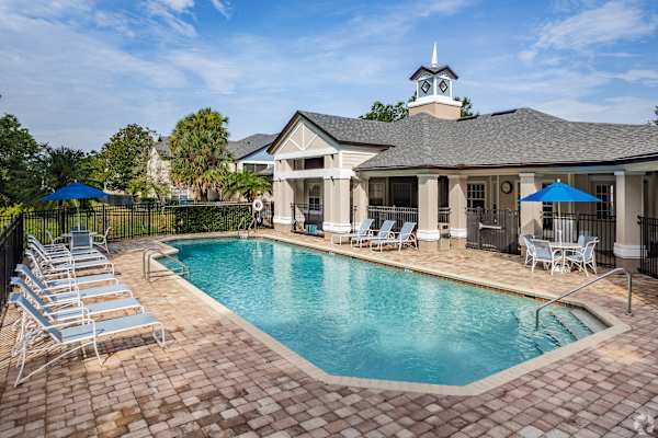 Bristol Lakes Apartments property