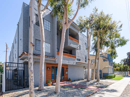 1128 Temple Ave. Student Apartments property