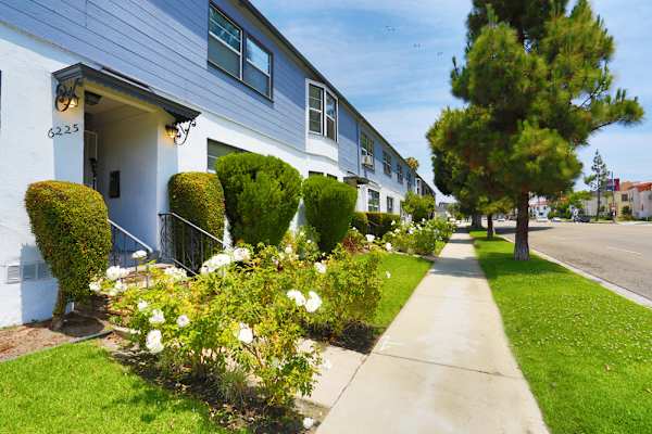 Carthay Circle Apartments property