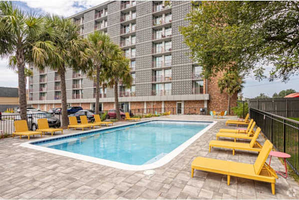 Highrise Nola Apts property