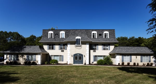 Oakton Beach Apartments property