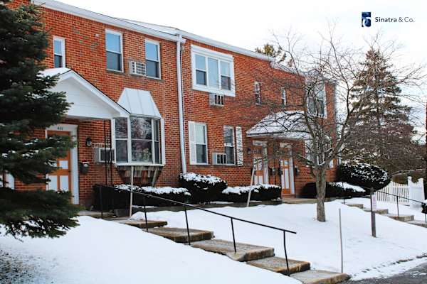 Lincoln Square Apartments property