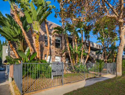 Chateau Sycamore Apartments property