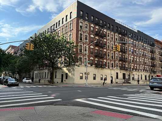 Manhattan Valley Apartments property