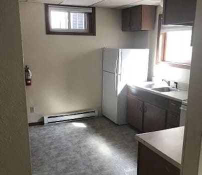 1033 College Street North property