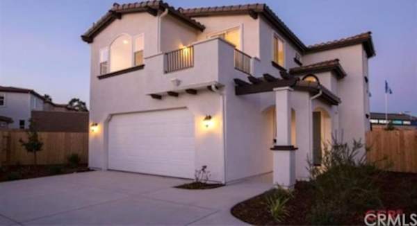 118 Village Circle property