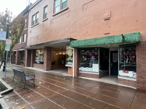 1330 1/2 Commerce Ave. property
