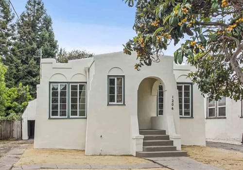 601 West Southgate Avenue property