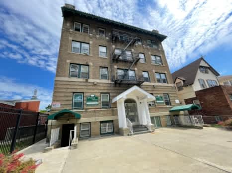 484 William St property