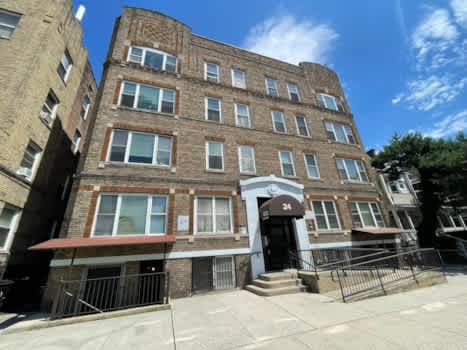 24 Carlton St property